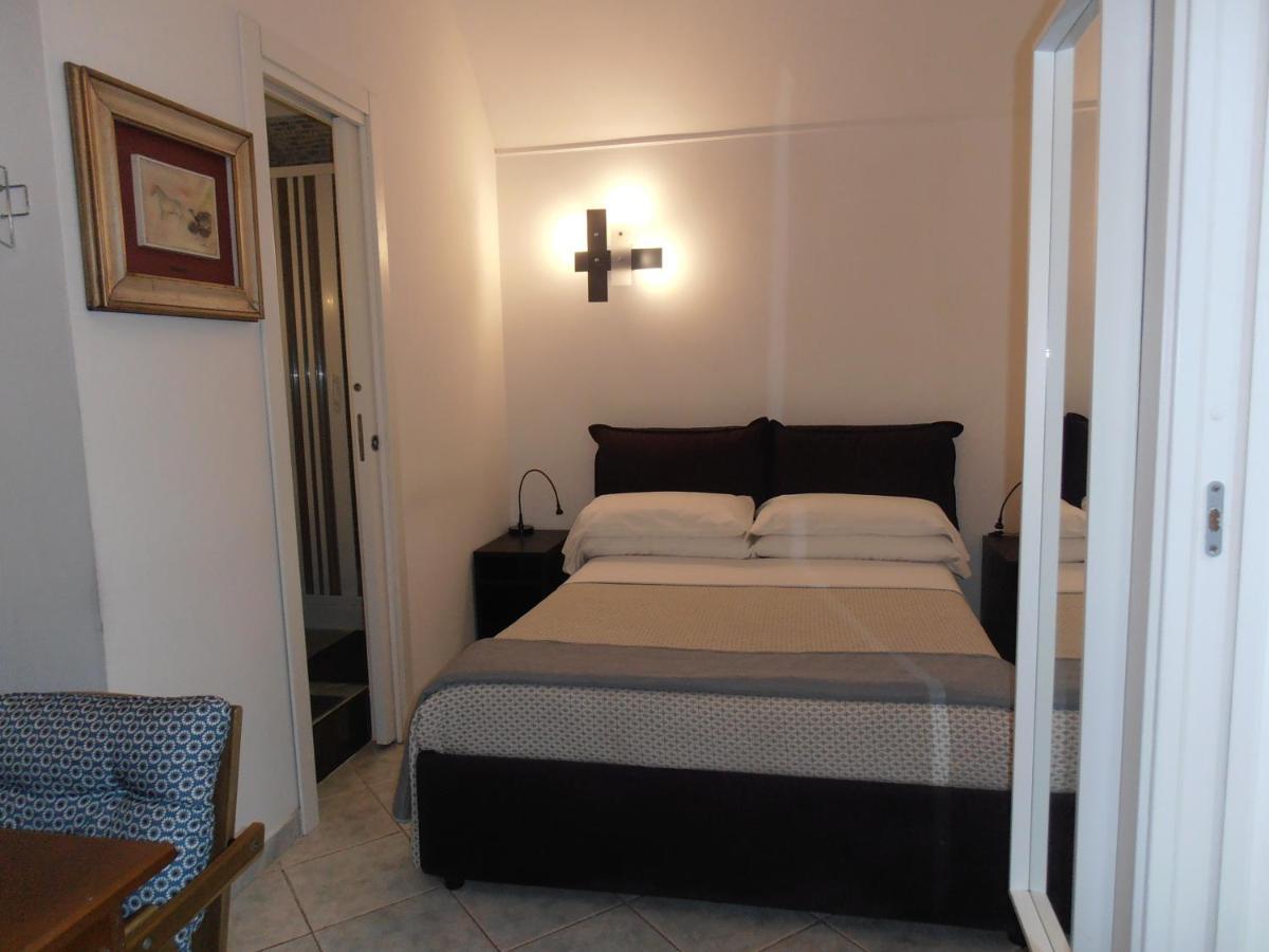 La Residenza Napoli Chiaia Short Let Apartment Superior Via Chiaia 82 Εξωτερικό φωτογραφία