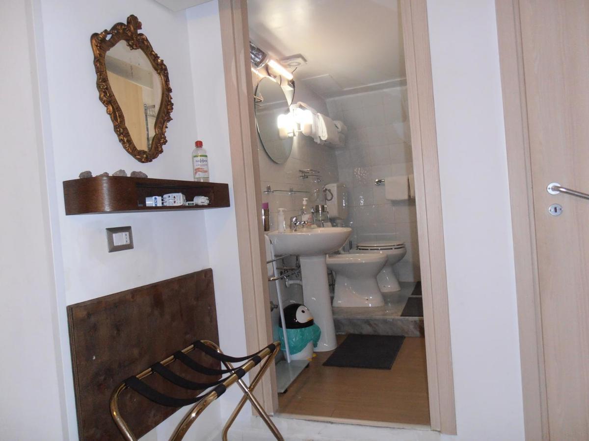 La Residenza Napoli Chiaia Short Let Apartment Superior Via Chiaia 82 Εξωτερικό φωτογραφία
