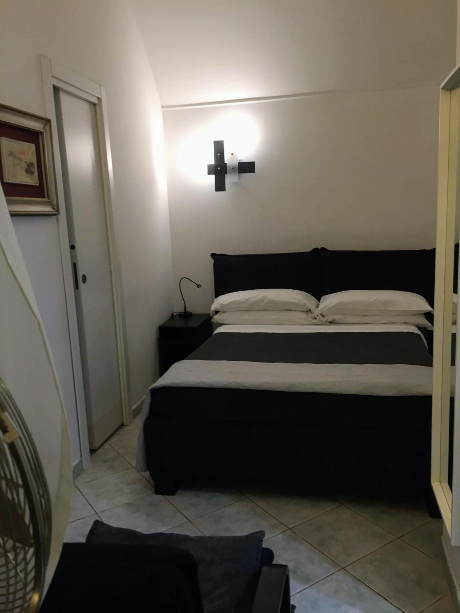 La Residenza Napoli Chiaia Short Let Apartment Superior Via Chiaia 82 Εξωτερικό φωτογραφία