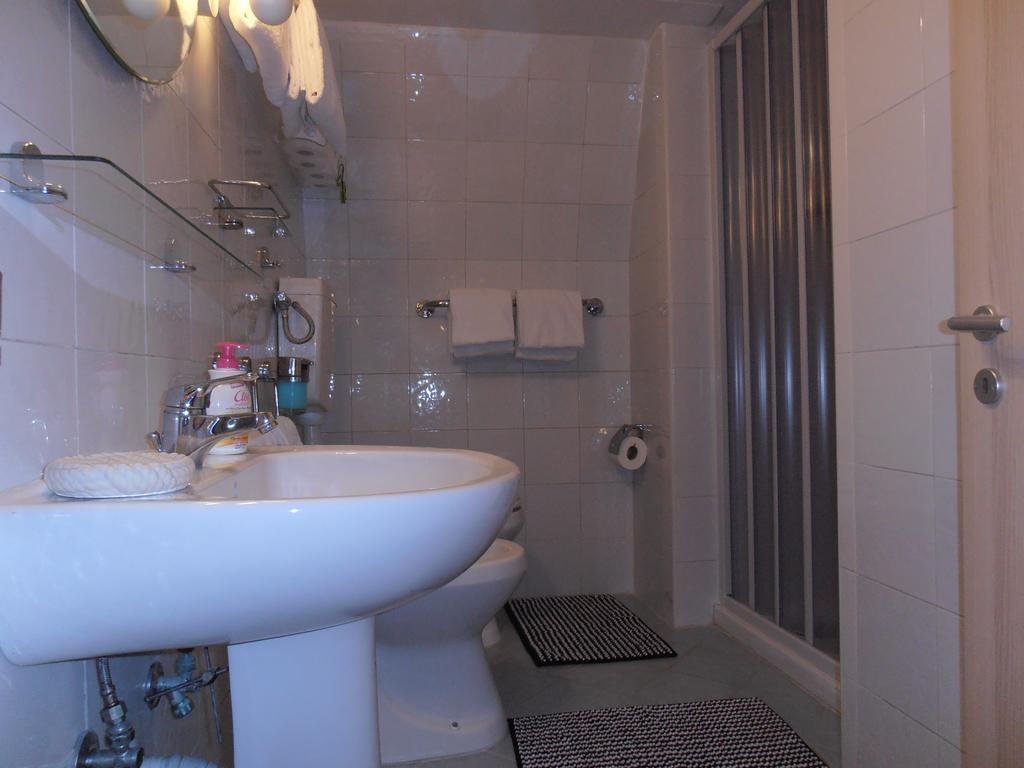 La Residenza Napoli Chiaia Short Let Apartment Superior Via Chiaia 82 Εξωτερικό φωτογραφία