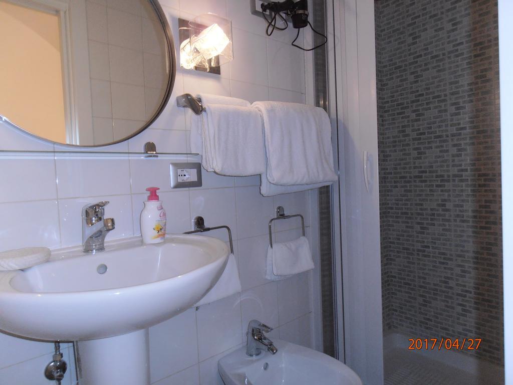 La Residenza Napoli Chiaia Short Let Apartment Superior Via Chiaia 82 Εξωτερικό φωτογραφία