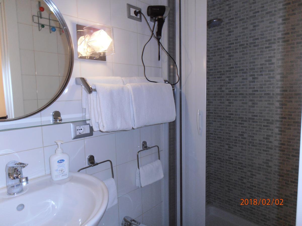La Residenza Napoli Chiaia Short Let Apartment Superior Via Chiaia 82 Εξωτερικό φωτογραφία