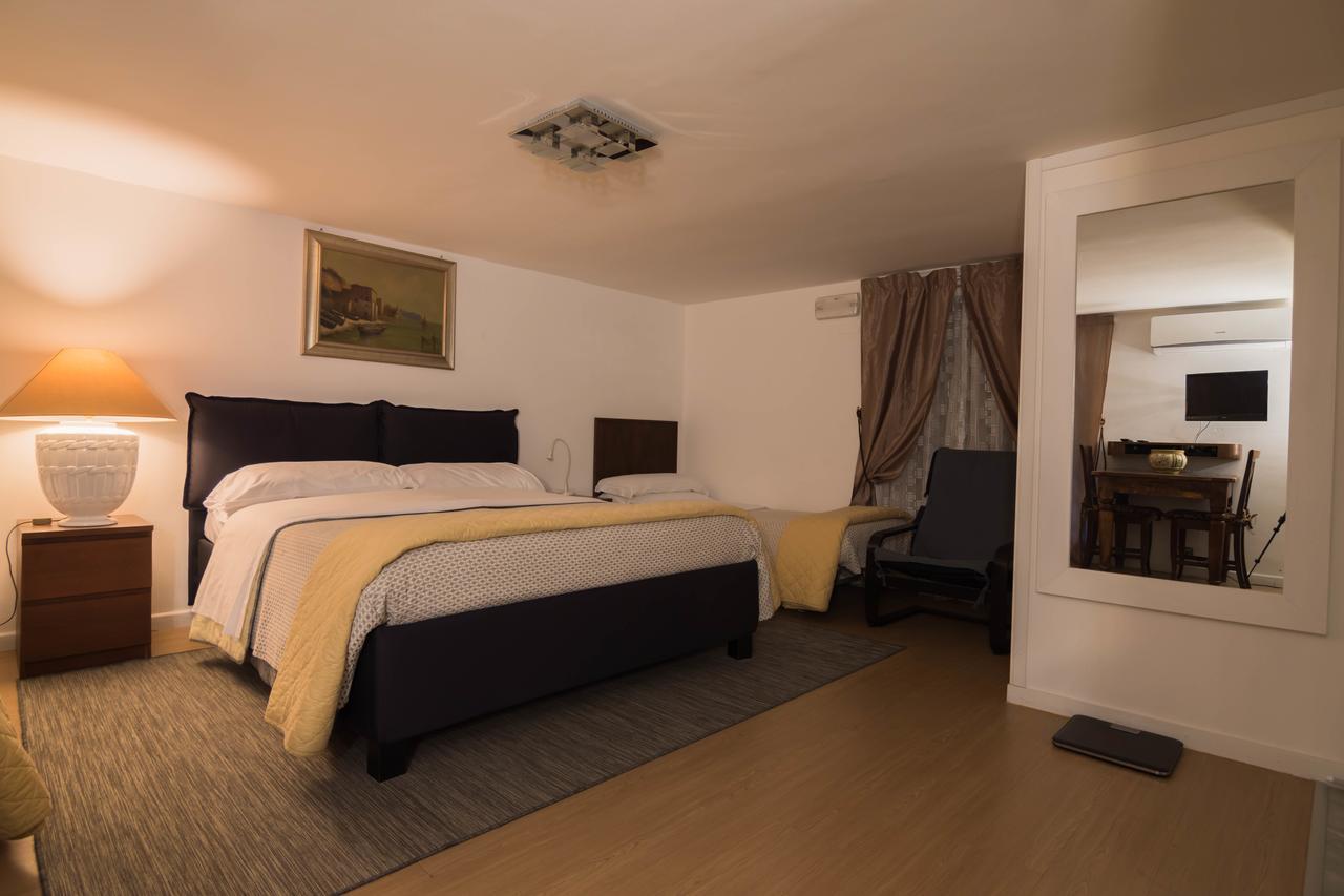 La Residenza Napoli Chiaia Short Let Apartment Superior Via Chiaia 82 Εξωτερικό φωτογραφία